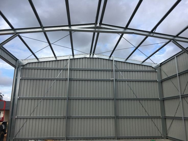 هناجر حديد  في مكة