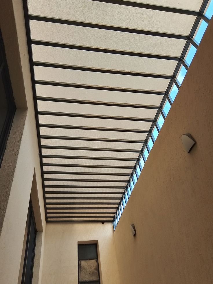 مظلات لكسان